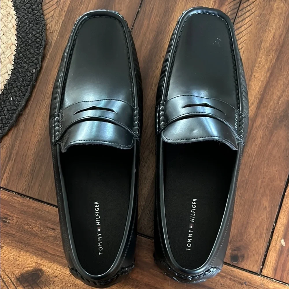 Tommy Hilfiger Black Leather Slip-On Loafers Size 11.5 M New never worn